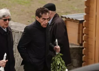 Petre Roman, primul care a venit să-și ia rămas bun de la Mioara Roman, fosta lui soție!