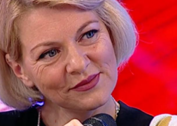 Preafrumoasa Dana Nălbaru face bomboane cu aur pentru adulți pe care le vinde cu 60 de lei cutia de 200 de grame