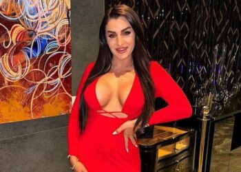 Ce face diva Larisa Popa pentru bani, după ce și-a dat demisia de la restaurantul lui Pescobar și s-a mutat la Dubai?