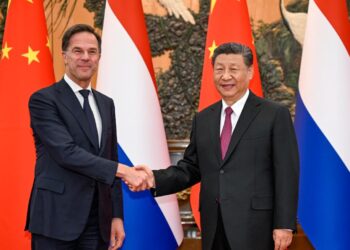 Președintele Xi Jinping l-a avertizat pe Mark Rutte să nu obstrucționeze avansul tehnologic al Chinei, deoarece va avea loc oricum!