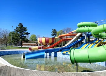 Investiție eșuată la Bacău! Aqua Park-ul stă nefuncțional și nerecepționat de aproape 10 ani