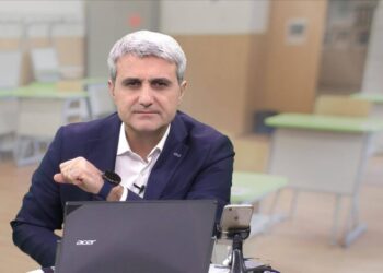 Robert Turcescu, despre comasați: Dincolo de orice calcule politice/sondaje/campanii, voi realizați ce tâmpiți ne conduc?