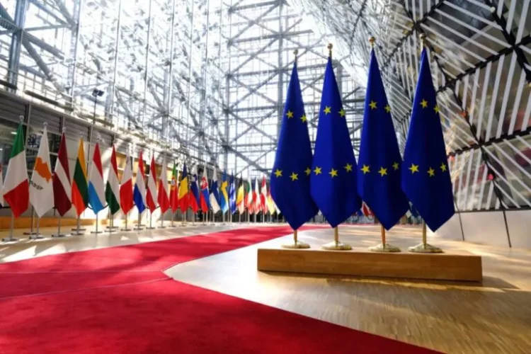 Pentru a-şi forma viitorii diplomaţi, UE va înfiinţa Academia Diplomatică Europeană