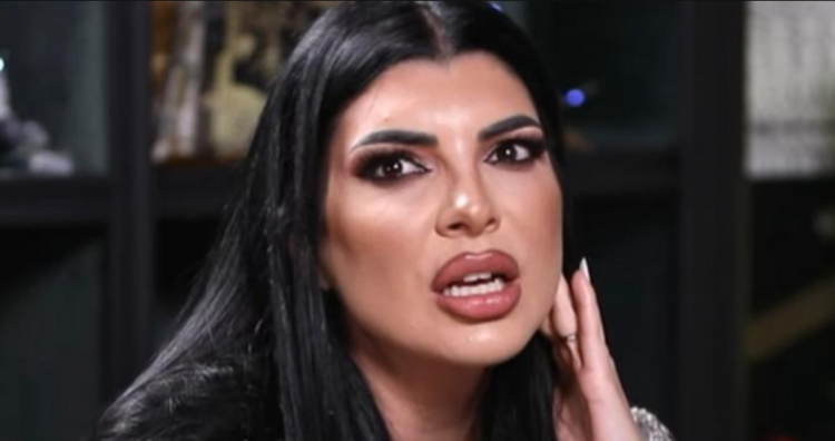 “Am văzut-o pe actrița Andreea Tonciu pe plajă la Mamaia! Semăna atât de bine cu Elizabeth Taylor încât baiaul cu porumbul fiert a rămas fără voce când a văzut-o”