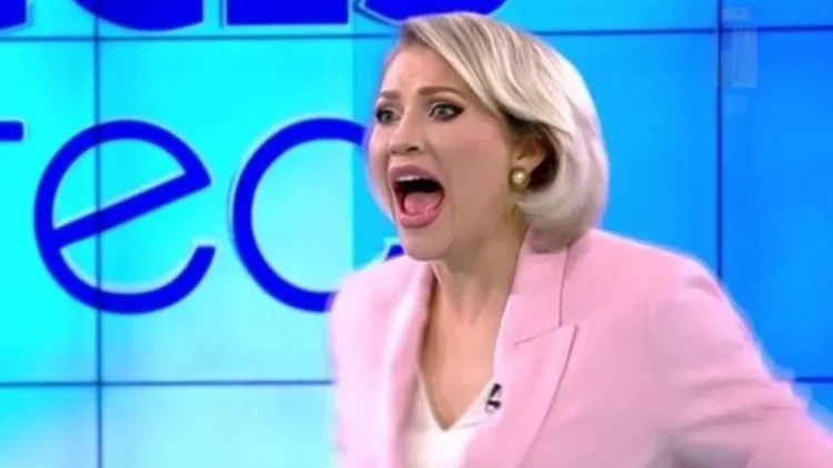 Mirela Vaida, care seamănă cu Sharon Stone când tânjeau toți tinereii după ea și care e cam cea mai frumoasă de la televizor, vrea să rămână din nou însărcinată cu ajutorul rugaciunilor