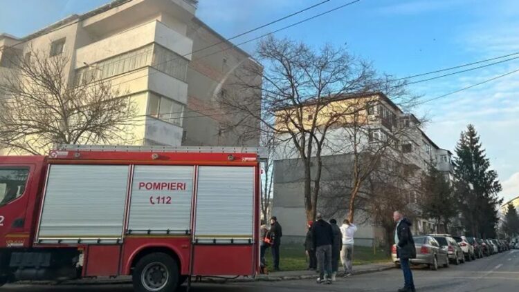 Explozie într-un apartament din Onești! Bărbat cu arsuri grave, transportat la spital