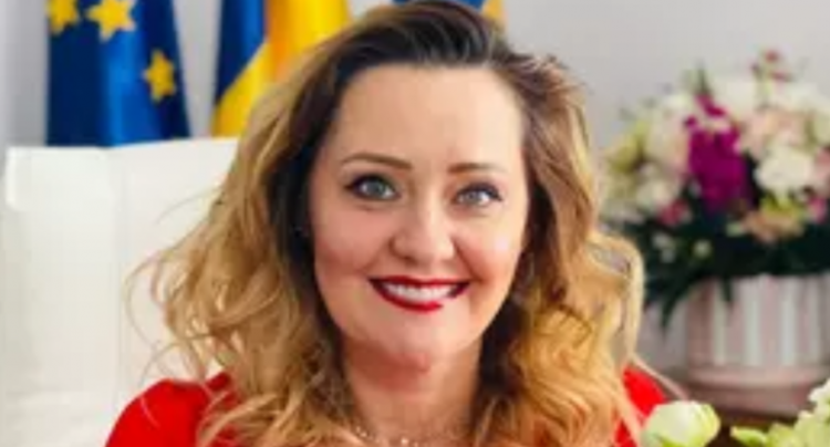 “Elena Lasconi, îmi pare rău, dar nu aveți dreptate. Familia tradițională e formată dintre o femeie și soacră-sa, că dacă nu se înțeleg ele, nu mai e nicio familie”