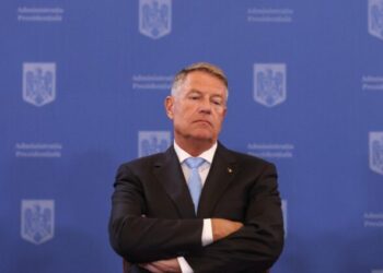 PNL se dă peste cap ca să îi asigure lui Klaus Iohannis un post de senator. Sinistrații mai pot aștepta