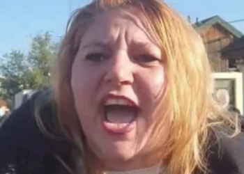 Diana Șoșoacă, diva care ar putea face neauzită o sirenă de atac aerian vorbind peste ea, candidează de capul ei la președinție