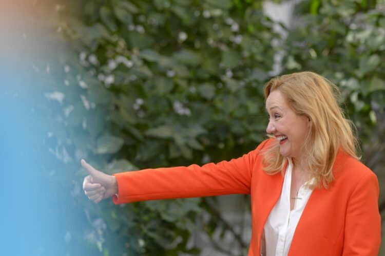 Elena Lasconi, despre „treaba cu gay-ii”: Susţin parteneriatul civil cu toată fiinţa mea!