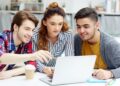 Studenții români care învață în străinătate, asigurați la sănătate în România