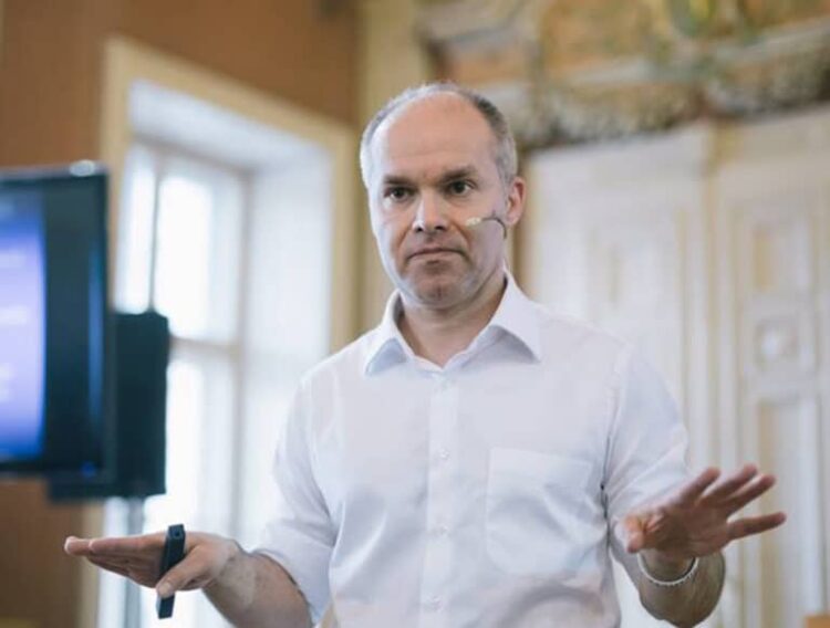 Funeriu, despre Antonescu: Mă întreb cât de mult urăște Crin-gură-mare-cap-mic poporul român!? Propune un securist ca președinte al României