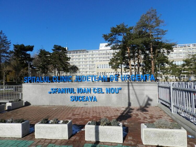 Fată de 13 ani lovită de o mașină, în timp ce mergea la școală, în stare gravă la spital