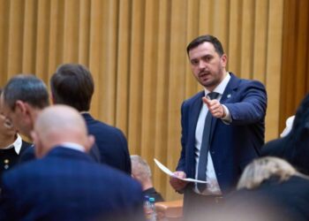 Mihai Enache: Românii s-au ridicat și au demonstrat că nu mai acceptă dictatura politică. Ciolacu, demisia!