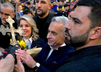 La mulți ani, Călin Georgescu! Mesaj către susținători: „Vă iubesc. Înainte să răsară soarele, este foarte întuneric și foarte frig”