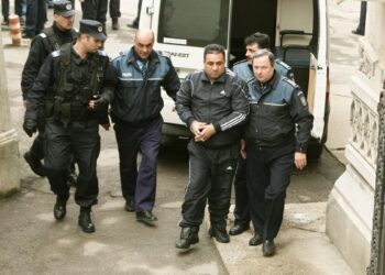 Bercea Mondialu, interlopul favorit al românilor, precum și cei trei fii ai lui, au fost arestați preventiv pentru cămătărie și șantaj