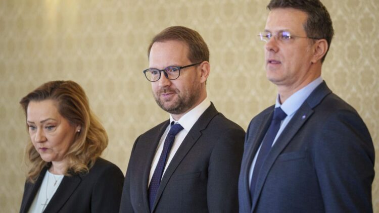 Concurență mare în USR, după mătrășirea lui Lasconi! Cine vrea să pună mâna pe partidul dosiștilor?