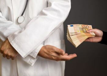 Medicii au dat lovitura! Guvernul vrea să le dea un bonus special de 5000 de euro!