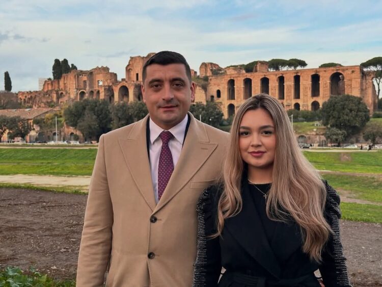 Cine este și cu ce se ocupă soția lui George Simion? Ilinca și liderul AUR așteaptă împreună o fetiță!