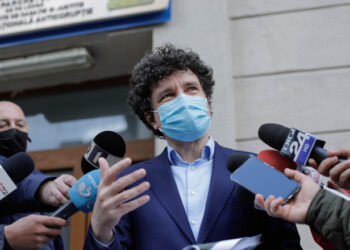 Paranoicul! Nicușor Dan s-a vaccinat anti-COVID! „Da! Prima doză!”