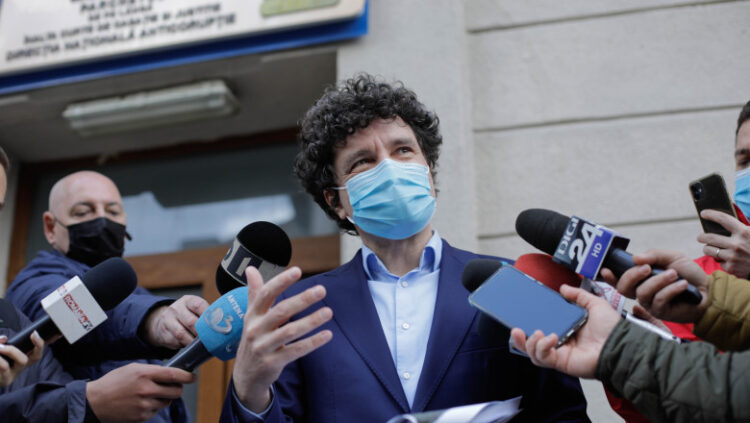 Paranoicul! Nicușor Dan s-a vaccinat anti-COVID! „Da! Prima doză!”