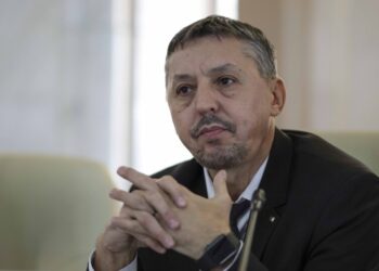 Vești proaste pentru elevi: Se schimbă sistemul de burse, pentru că Daniel David e o povară pentru buget