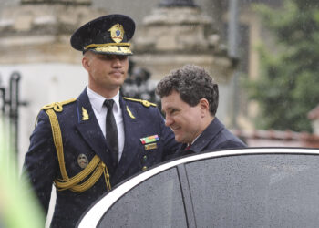 Cum a ajuns președintele Dan fetișul fanteziilor politice?