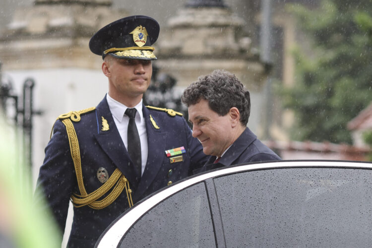 Cum a ajuns președintele Dan fetișul fanteziilor politice?