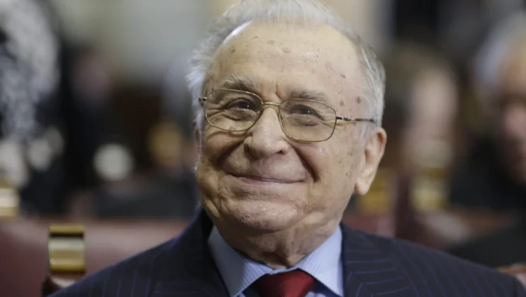 Cum se simte Ion Iliescu după ce a fost operat de cancer pulmonar?