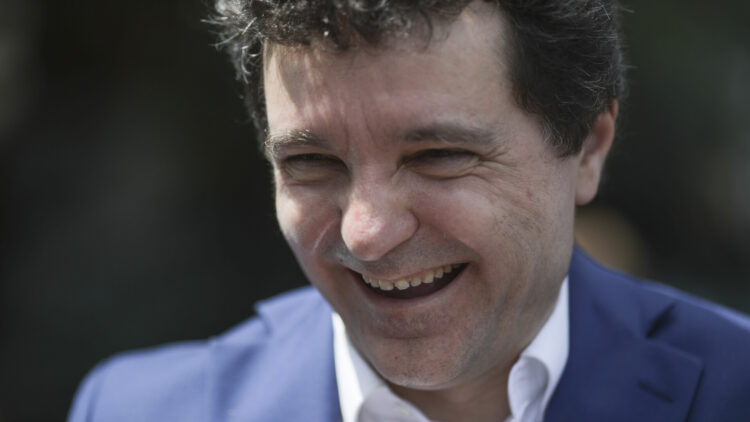 Nicuşor Dan şi-a depus declaraţia de avere. A trecut și numele persoanelor care i-au dat bani în campanie