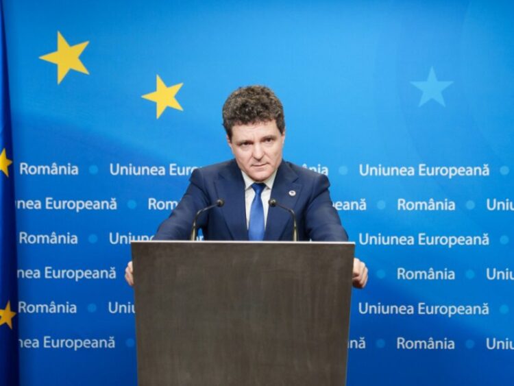 Nicușor Dan: Este anormal să numești burse „de merit” ceea ce iau 30% dintre elevii din sistem