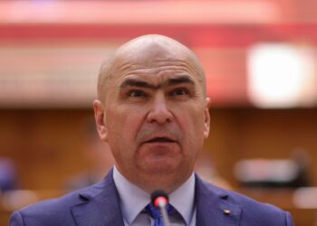 A dat și premierul ‘șpagă de supraviețuire’, ca Dragoș Anastasiu? Bolojan a vorbit public de ‘vama de interior’ pe care o dădea Poliției