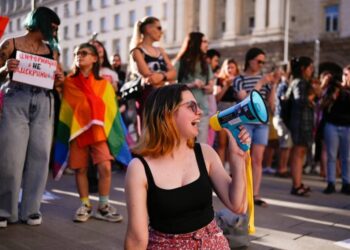 Parlamentul Bulgariei a adoptat un amendament controversat la legea educației, care interzice „propaganda” LGBT în școli
