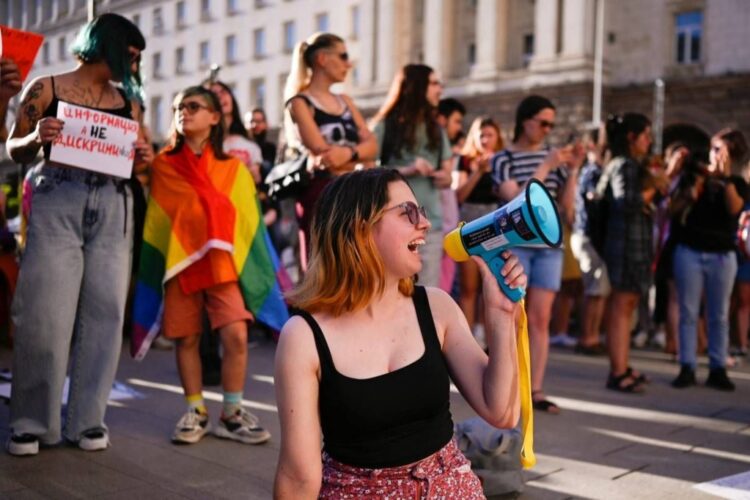 Parlamentul Bulgariei a adoptat un amendament controversat la legea educației, care interzice „propaganda” LGBT în școli
