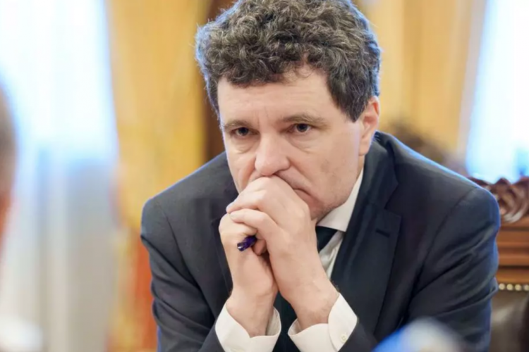 A făcut și un lucru bun! Nicușor Dan refuză de o lună să semneze decretele de pensionare ale judecătorilor!