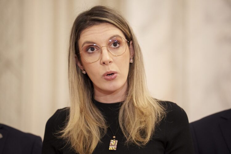 7.000.000 de euro pentru monitorizarea păsărilor, dă ministrul USR al Mediului, Diana Buzoianu, în plină perioadă de austeritate