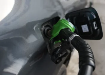 Reducerea accizei începe cu motorina: explicațiile lui Ilie Bolojan