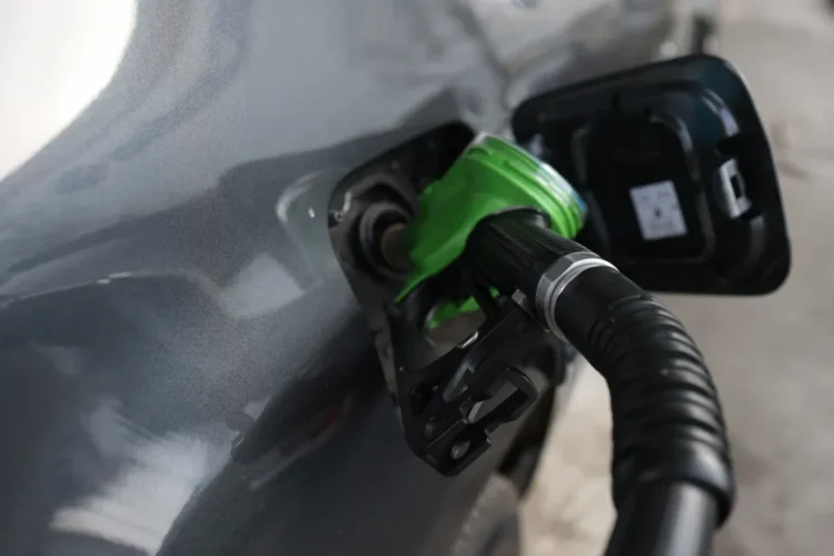 Reducerea accizei începe cu motorina: explicațiile lui Ilie Bolojan