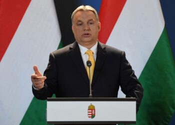 Alegători maghiari din Transilvania își duc voturile direct în Ungaria: cum funcționează procesul